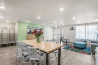 WoodSpring Suites Chicago Midway Hotels in Oak Lawn