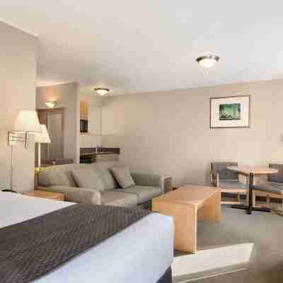Days Inn & Suites by Wyndham Thunder Bay Rooms
