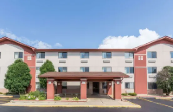 Super 8 by Wyndham St. Charles Hotels in Saint Charles