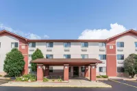 Super 8 by Wyndham St. Charles Hotel a Saint Charles