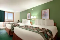 Super 8 by Wyndham West Fargo Main Ave ND - Parkplatz