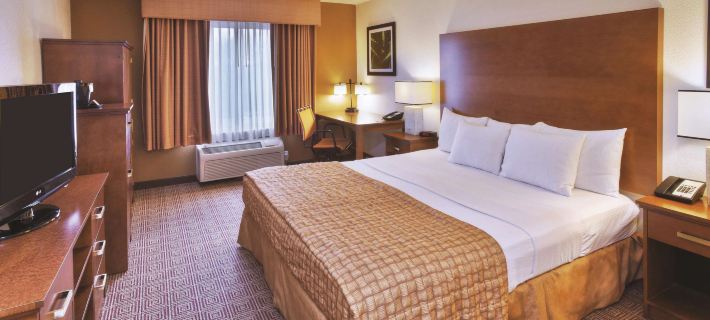 La Quinta Inn & Suites by Wyndham Danbury Hotels in Danbury
