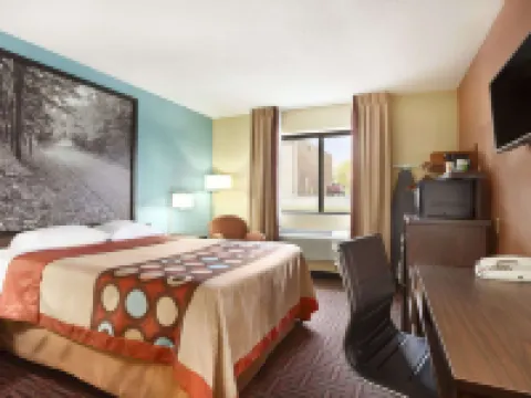 Super 8 by Wyndham Alton Hotels in Alton
