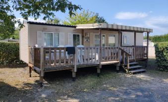 Large Mobile Homes Sleeping 8 with Air Conditioning in a Holiday Village