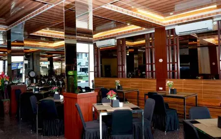 Ren'z Hotel Отели в г. Semabung Lama