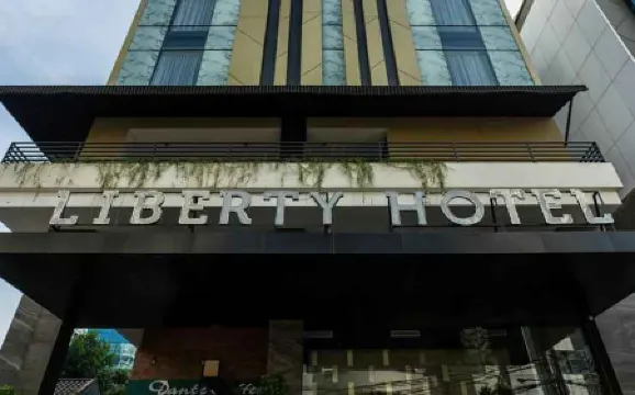 Liberty Hotel Thamrin Jakarta Отели рядом с достопримечательностью «JKT 48 Theater»
