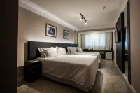 Santa Inn Hotel Отели рядом с достопримечательностью «Paróquia São Sebastião»