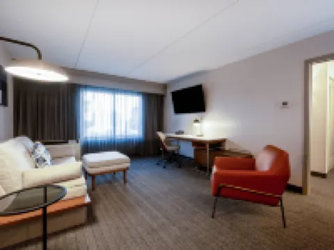 Courtyard Columbus Airport Hotels in Columbus