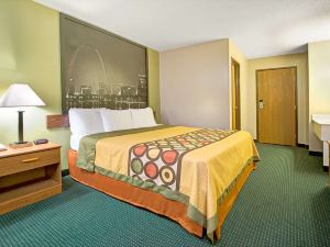 Super 8 by Wyndham Eureka/Six Flags Nearby