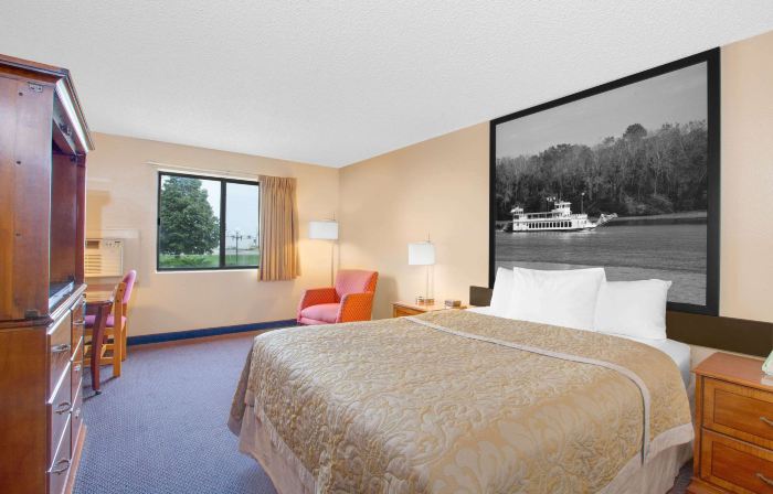 Super 8 by Wyndham Clear Lake