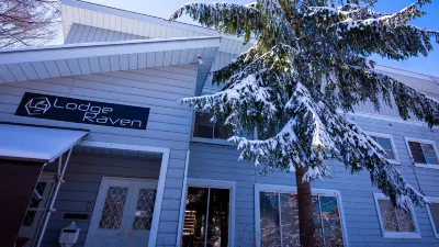 Lodge Raven Hotel a 