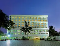 Hotel Airlink Castle - Rooftop Pools