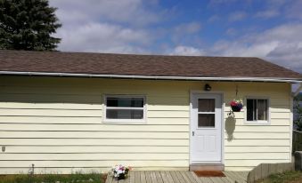 Knotty Pine Cottages, Suites & Motel Rooms