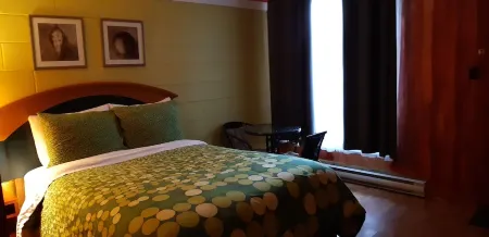 Pine Grove Motel Отели в г. Алгома