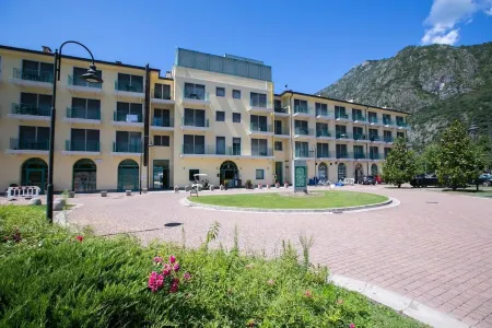 Budget Village Apartments - Porto Letizia Отели рядом с достопримечательностью «International Sportcamping Porlezza»