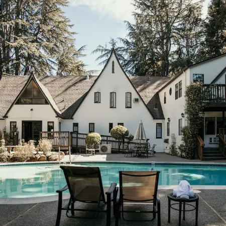 Candlelight Inn (Adults Only)