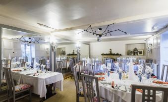 The West House - Housity