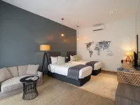 White Boutique Hotel and Restaurant Hotels in der Nähe von Strand Otres