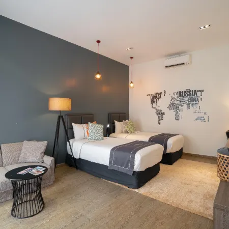 White Boutique Hotel and Restaurant Отели рядом с достопримечательностью «Отрес-Бич»