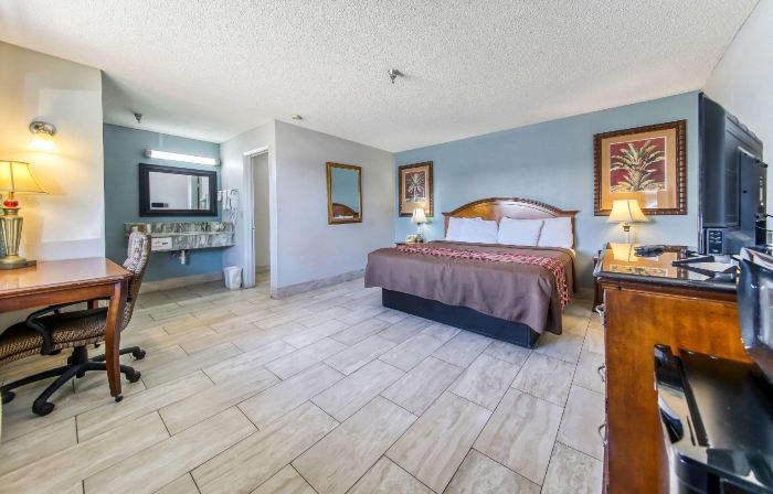Rodeway Inn & Suites