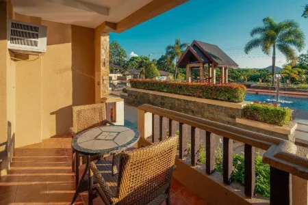 Coron Westown Resort Отели рядом с достопримечательностью «Гора Тапяс»