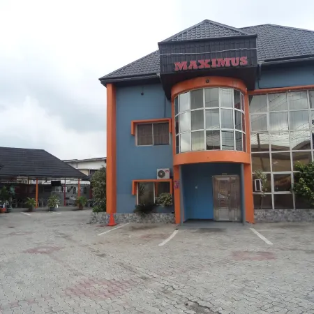 Maximus Suites