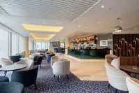 Hilton Garden Inn London Heathrow Terminal 2 and 3 - bar