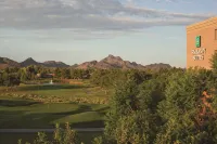 Embassy Suites by Hilton Phoenix Scottsdale - Bergblick