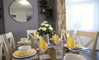 The Flintshire - North Wales - Sleeps up to 9 - Housity