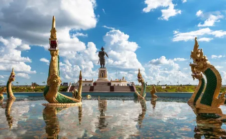 Chang Palace Vientiane Отели рядом с достопримечательностью «Statue of Fa Ngum»
