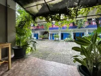 Urbanview Hotel Minongga Pondok Labu by RedDoorz Hotels near Kite Museum of Indonesia
