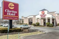 Clarion Hotel and Conference Center Các khách sạn ở Sayville