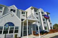 Howard Johnson by Wyndham Elk Grove Village/Chicago O'Hare Hotels near Walgreens