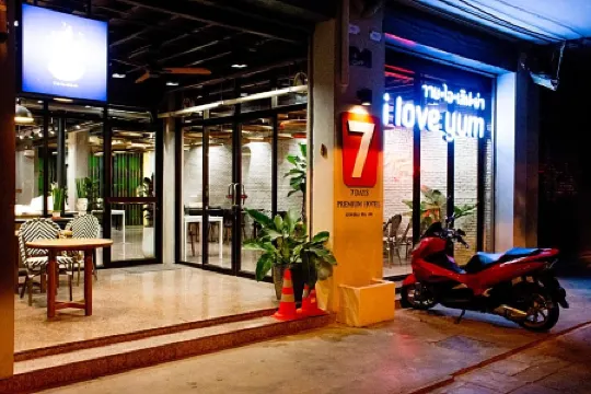 7 Days Premium Hotel at Icon Siam Отели рядом с достопримечательностью «Ват Арун»