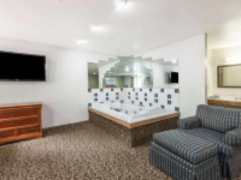 Super 8 by Wyndham Pittsburgh/Monroeville モンロービルのホテル