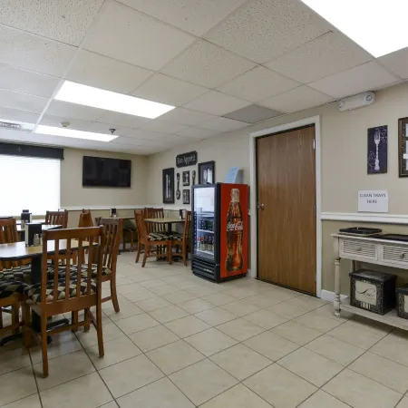 Grand View Inn & Suites