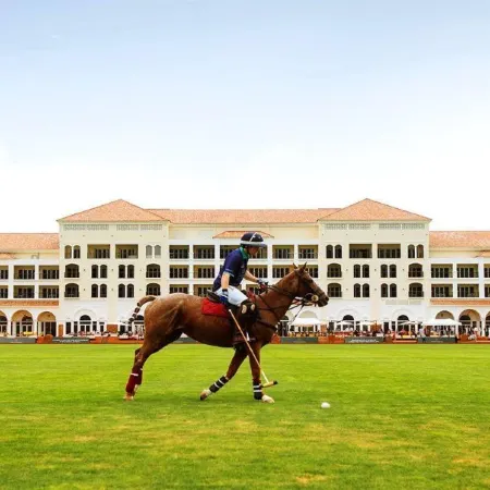 Al Habtoor Polo Resort Отели рядом с достопримечательностью «Парк аттракционов Global Village»