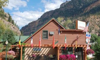 The River's Edge Motel Lodge & Resort