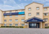 Travelodge Harlow Hôtels à proximité de : The Salvation Army