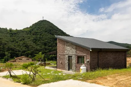 Goesan the Jean Pension Отели рядом с достопримечательностью «Shinpoong Hanji Maeul»