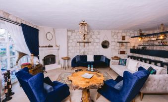 Begonvil Butik Otel by Aliki Alacati - Housity