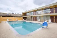 Econo Lodge Gallatin - Metro Nashville - Pools