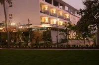 MM Legacy - A Bergamont Group of Hotels Hotel berhampiran Mukteswara Temple