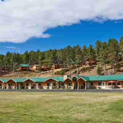 Rock Crest Lodge & Cabins Hotel Exterior