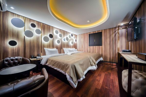 The Gray Hotel_4