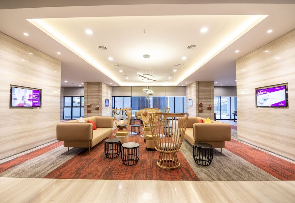 2. 라마다 메리딘 ..