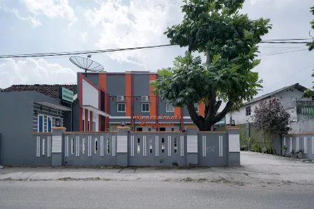 Urbanview Hotel Pondok Indah Pringsewu Отели в г. Pringsewu