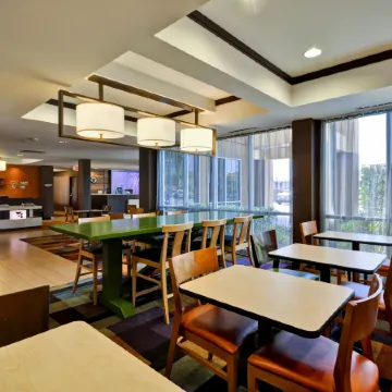 Fairfield Inn & Suites Dallas Medical/Market Center Отели рядом с Аэропорт Лав-Филд