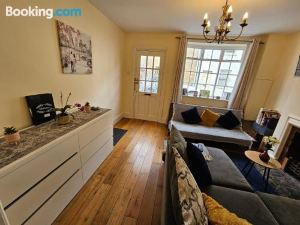 Inviting 2-Bed Cottage in Windsor