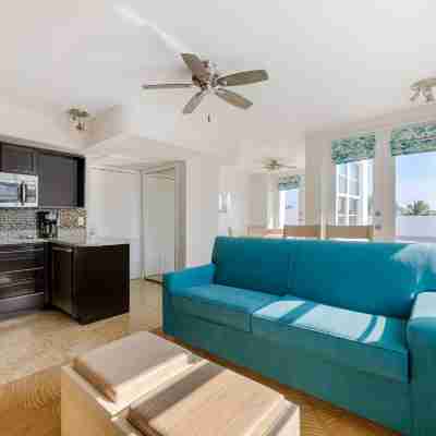 Hilton Vacation Club Crescent on South Beach Miami Rooms